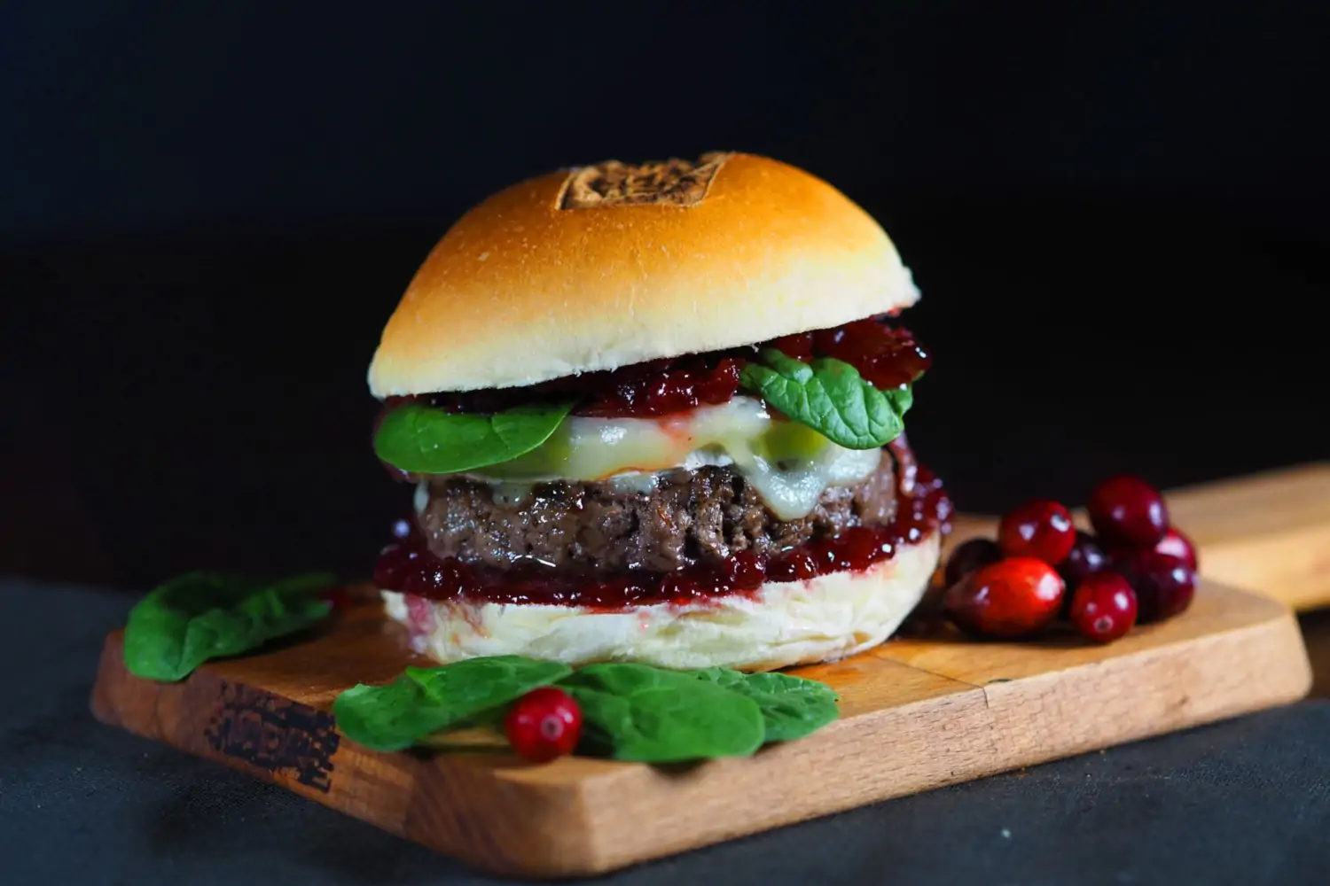 Der spezielle Burger aus dem Foodtruck: Cranberry Goatcheese Burger