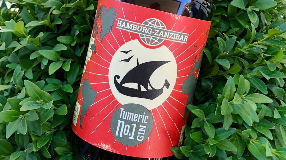 Flasche Hamburg-Zanzibar Tumeric No. 1 Gin, gestaltet von Daniel Kaesmacher