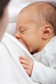 Babymilch, Stillen oder Pre-Milch, doch was ist Pre-Milch eigentlich? Wenn keine Muttermilch da ist, welche Babymilch? Stilltipps und Stillhelfer, Stillen gibt Nestschutz