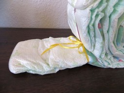 Windelschnecke und andere Windelfiguren aus Pampers selber basteln. Hier finden Sie Bastelanleitung zum selbermachen von Windeltorten, Windelmotorrad, Windelschnecke, Windelbett, Windelschloss, Windelburg und Windeleule