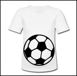 Fußball-Shirt für Schwangere, Umstandsshirt mit Fußball, lustige Umstandsmode mit Fußballmotiv