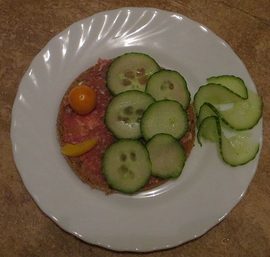 Lustige Gesichter und Figuren aus Brot - so schmeckt Brot Kindern besser