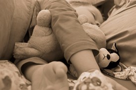 Hier erhalten Sie hilfreiche Tipps, welche Einschlafrituale beim Einschlafen helfen. Link zum kostenlosen Download von Schlafliedern, Schlaflieder kostenlos herunterladen, Sicherer Babyschlaf, Bauch oder Rücken? Tipps für gutes Einschlafen.