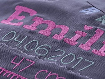individuelle Babygeschenke zur Geburt oder Taufe, wie bestickte Babykissen