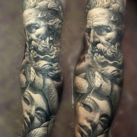 Selfmade Tattoo Berlin Zsofia Belteczky statue zeus medusa