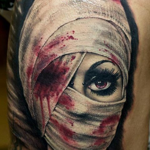 Selfmade Tattoo Berlin Zsofia Belteczky horror spooky blood