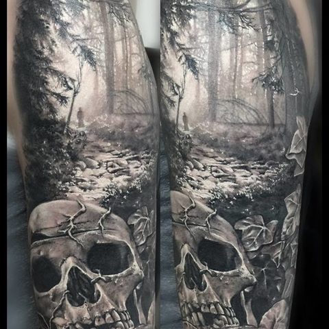 Selfmade Tattoo Berlin Zsofia Belteczky skull forest wald schaedel