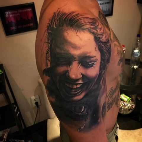 Selfmade Tattoo Berlin Kristof Tito Kondrat portrait smiley woman beauty