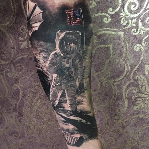Selfmade Tattoo Berlin Zsofia Belteczky space astronaut