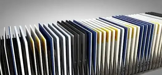 Dia-Digitalisierung im Mischmagazin: Unser Reproduktions-System verarbeitet auch problematische Glas- und Pappdias, die in Standard-Scannern oft klemmen.