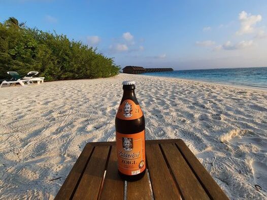 Malé, Kafu, Malediven | Die erste Kaiserhof-Flasche im Ausland überhaupt seit dem Neustart. Danke für das schöne Foto, Klaus Gabert!