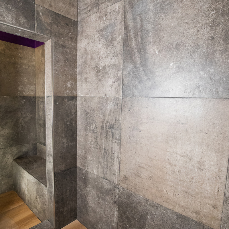 Fliesenarbeiten in einem Fitnessstudio in Berlin Adlershof