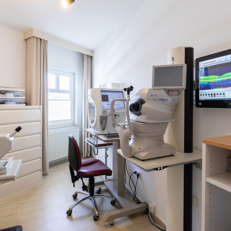 Behandlungsraum der Augenarztpraxis Dr. med. Frank Schönherr 