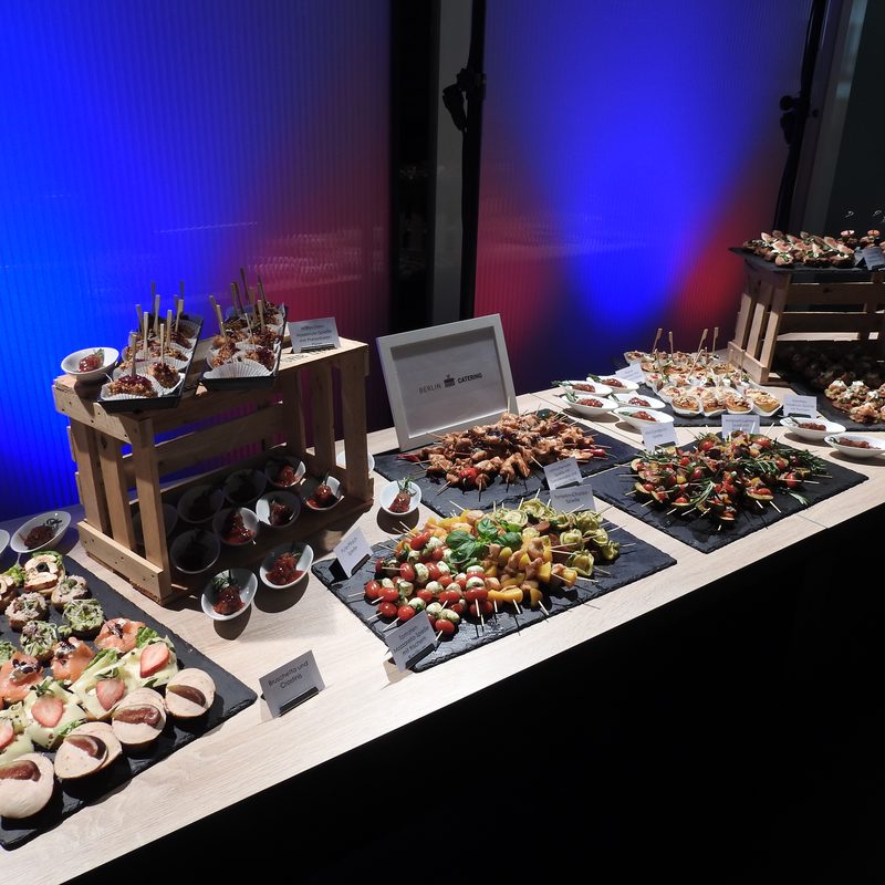 Themenbuffet mit edlem Lichtkonzept und gehobener Auswahl