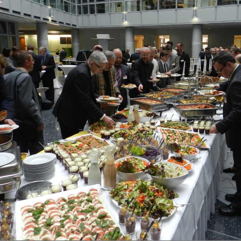 Live-Catering vor Ort mit Serviceteam und großer Auswahl