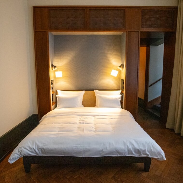 Tapezierarbeiten in einem edlen Hotel in Berlin Mitte