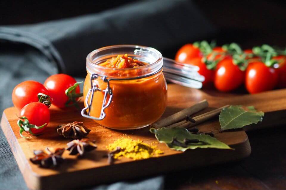 Currysauce für Pommes und Currywurst aus dem Truck